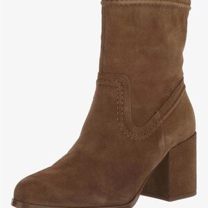 Vince Camuto womens Pailey Block Heel Boot Sz 10 **NEW**
